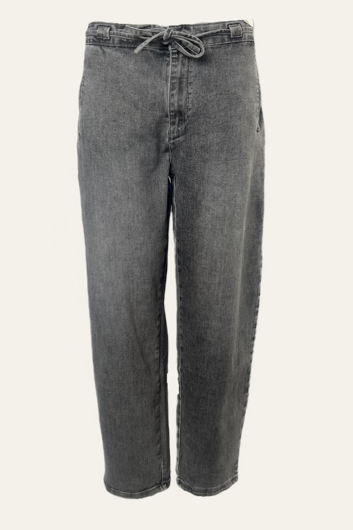 Denim Jeans mit Bindegürtel