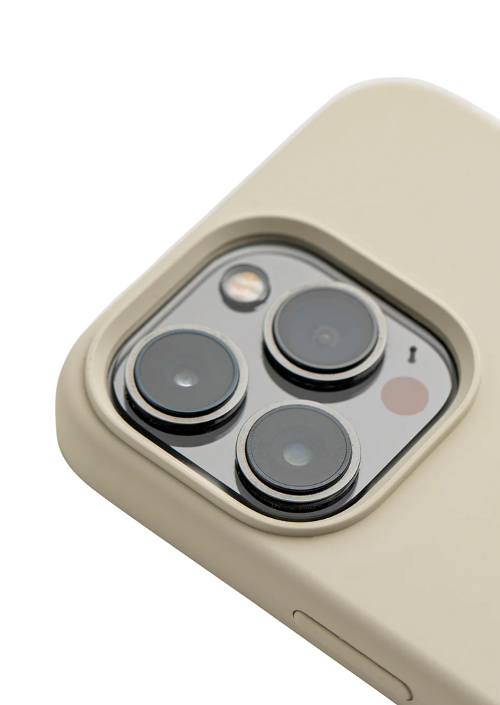 Cheeky Chain - iPhone Handyhülle beige - Silberne Ösen