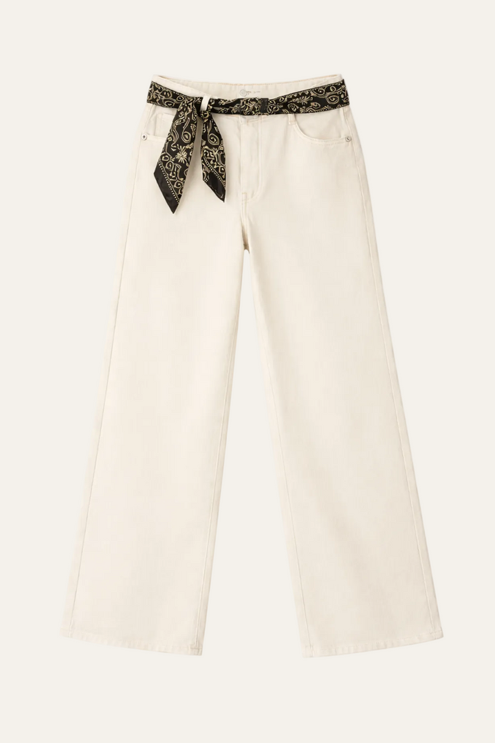 Jeans mit Stoffgürtel