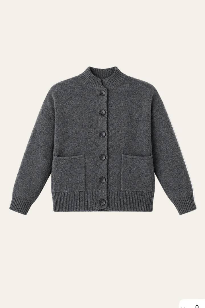 Strickjacke mit aufgesetzten Taschen "Sassyy"