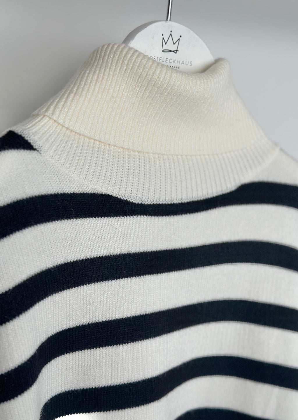 Rollkragen Pullover "Nilla" - Stripes - White/Black
