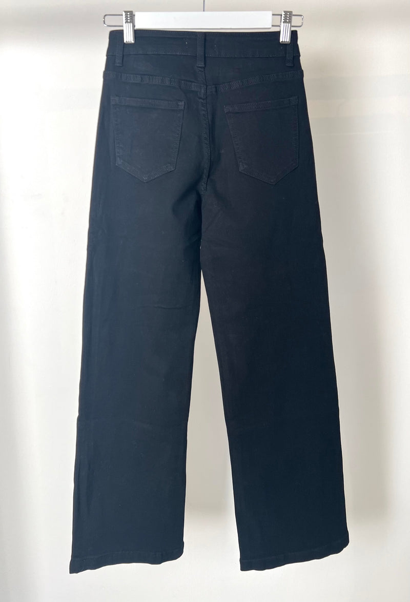 Straight Leg Jeans - "Jada" - Black