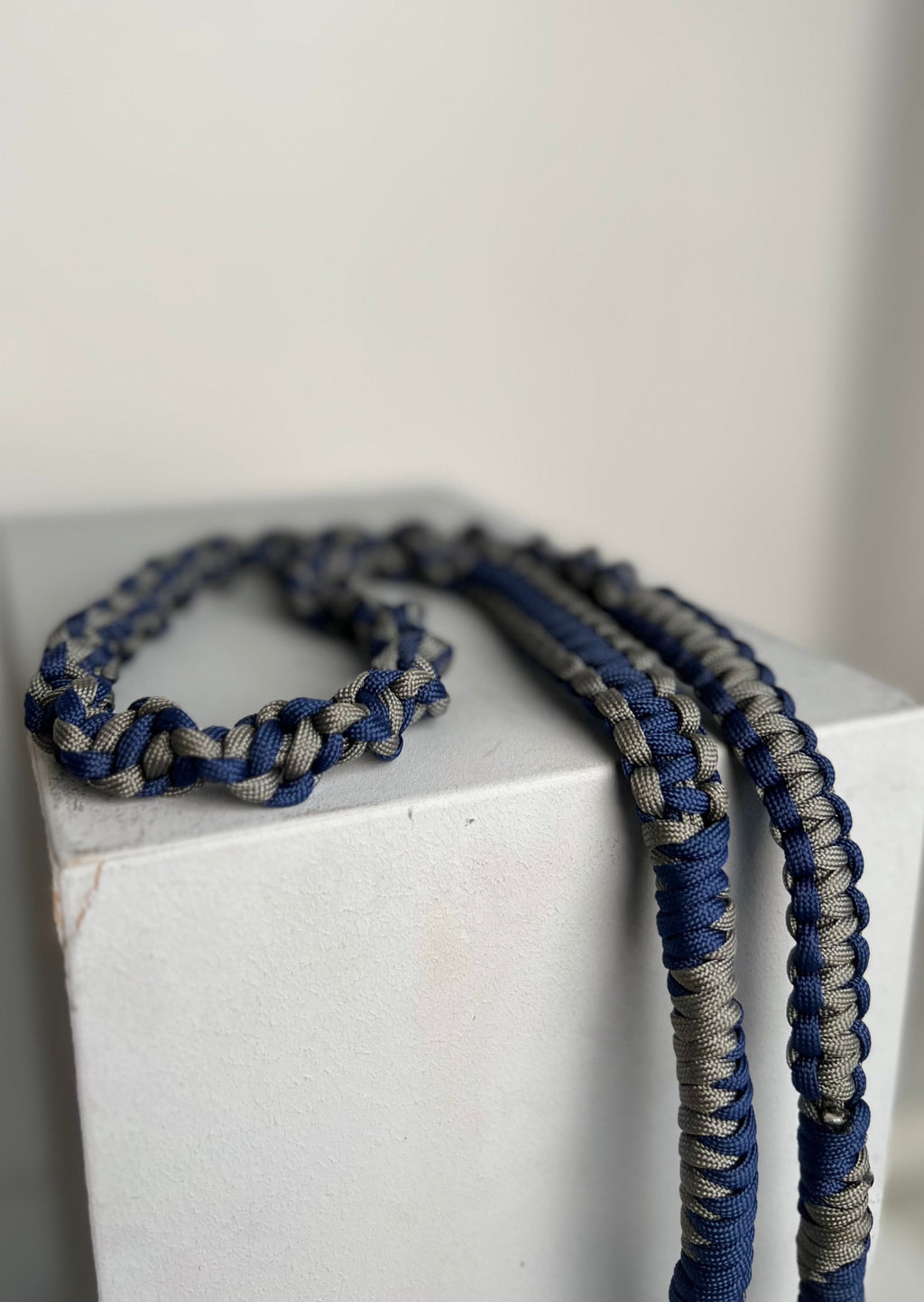 Geflochtene Handykette Twisted - Blau/Grau