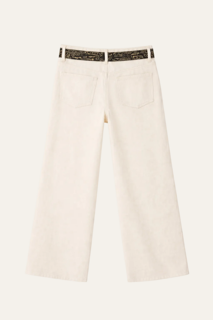 Jeans mit Stoffgürtel