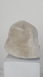 Pride To Be  - Bucket Hat  "Mimi" - Fakefur - Beige
